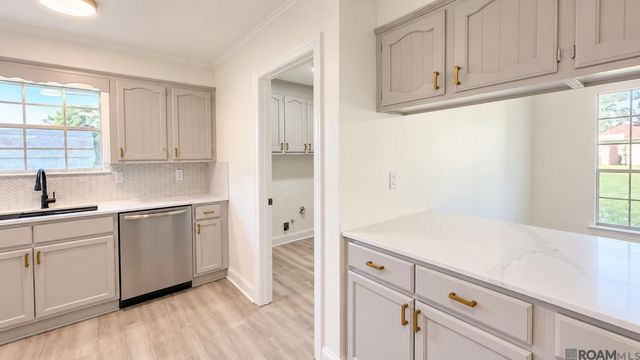 3931 Hillmont Dr, Baton Rouge, LA 70814