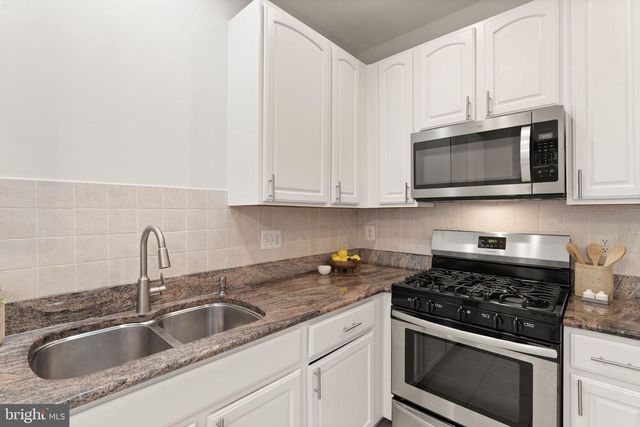 47779 SCOTSBOROUGH, Sterling, VA 20165