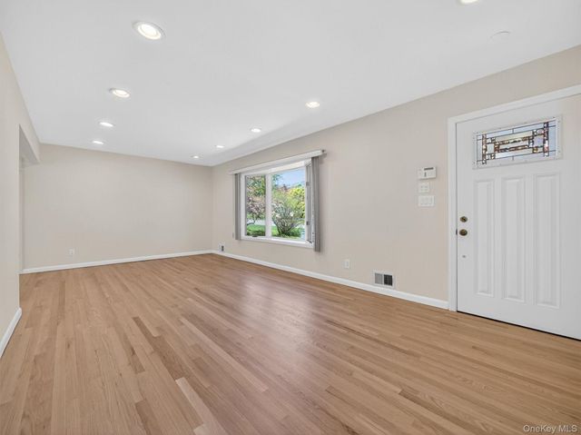 19 Buckingham Road, Nanuet, NY 10954
