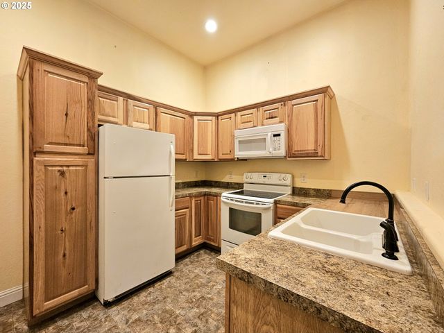 97790 S BANK CHETCO RIVER Rd, Brookings, OR 97415