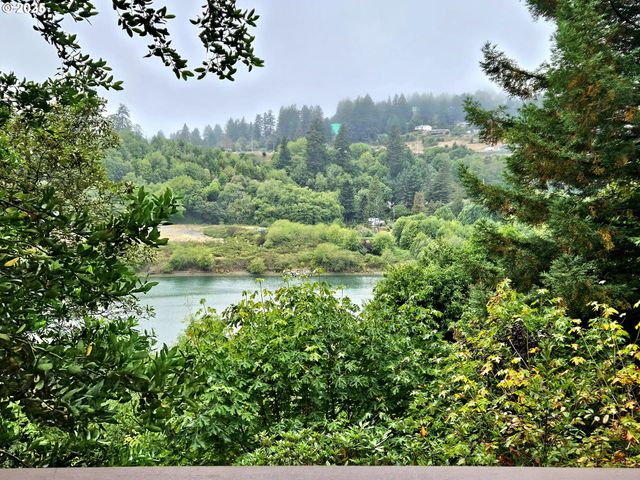 97790 S BANK CHETCO RIVER Rd, Brookings, OR 97415
