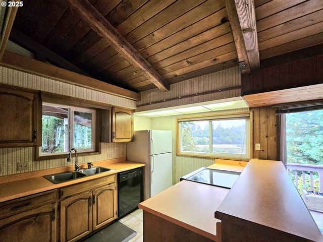 97790 S BANK CHETCO RIVER Rd, Brookings, OR 97415