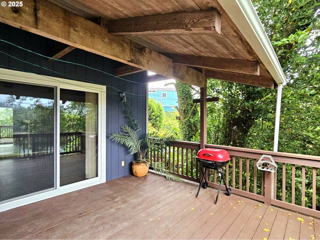 97790 S BANK CHETCO RIVER Rd, Brookings, OR 97415