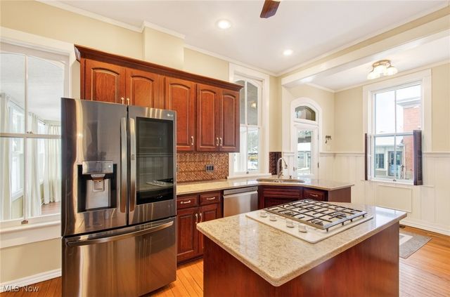 459 E High Avenue, New Philadelphia, OH 44663