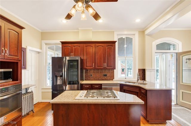 459 E High Avenue, New Philadelphia, OH 44663