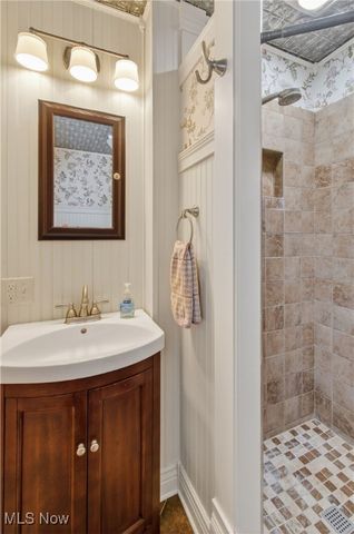 459 E High Avenue, New Philadelphia, OH 44663