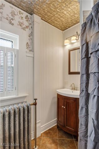 459 E High Avenue, New Philadelphia, OH 44663