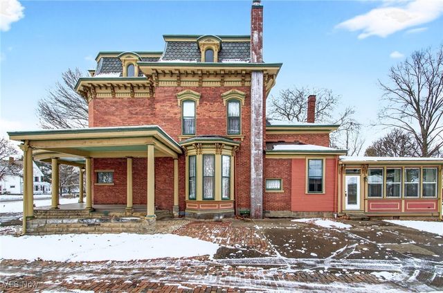 459 E High Avenue, New Philadelphia, OH 44663