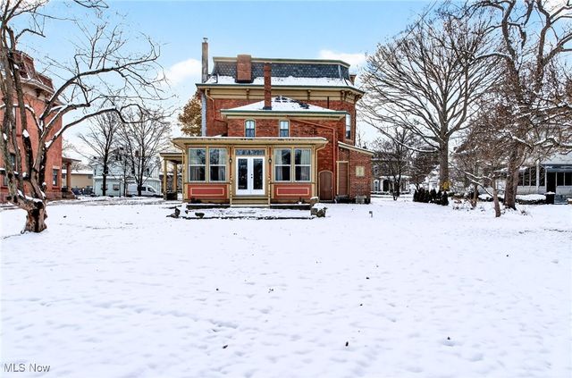 459 E High Avenue, New Philadelphia, OH 44663