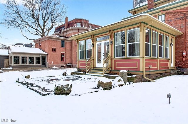 459 E High Avenue, New Philadelphia, OH 44663