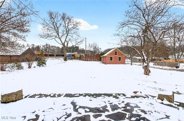 459 E High Avenue, New Philadelphia, OH 44663