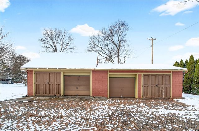 459 E High Avenue, New Philadelphia, OH 44663