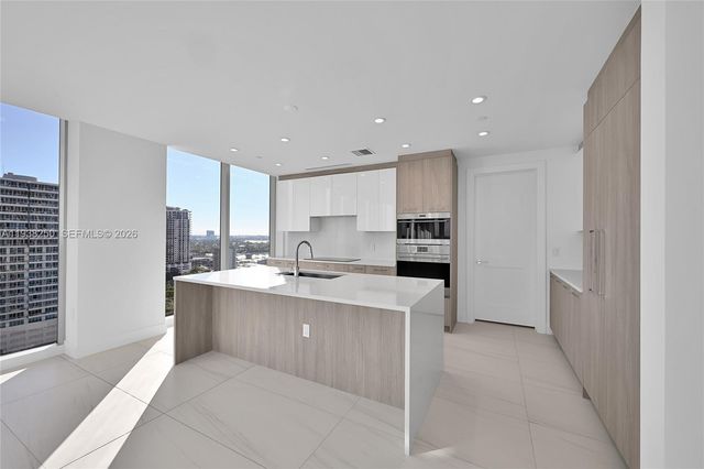151 N Seabreeze 1701E, Fort Lauderdale, FL 33304