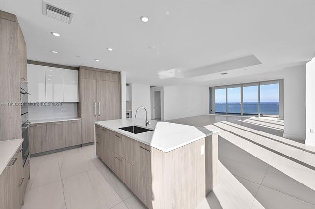 151 N Seabreeze 1701E, Fort Lauderdale, FL 33304