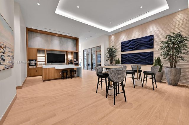 151 N Seabreeze 1701E, Fort Lauderdale, FL 33304