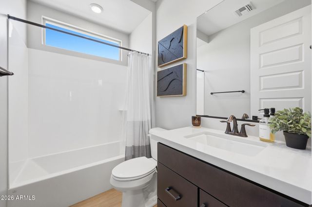 2209 E FALLEN LEAF Lane, Phoenix, AZ 85024