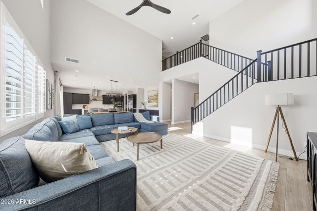 2209 E FALLEN LEAF Lane, Phoenix, AZ 85024