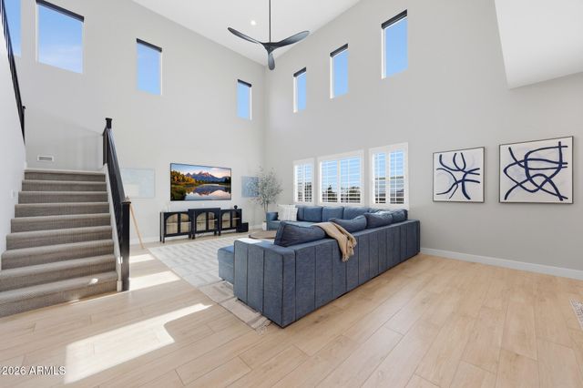 2209 E FALLEN LEAF Lane, Phoenix, AZ 85024