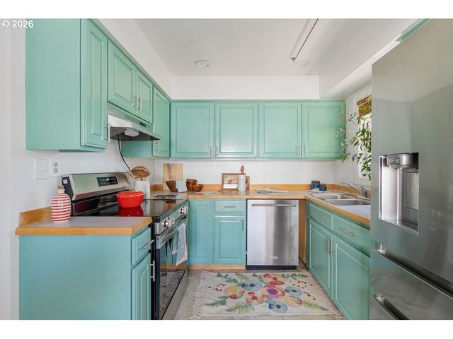 9534 N KELLOGG St, Portland, OR 97203