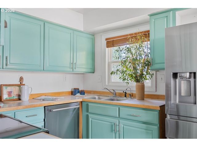 9534 N KELLOGG St, Portland, OR 97203