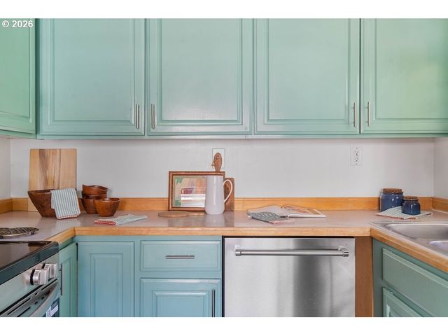 9534 N KELLOGG St, Portland, OR 97203