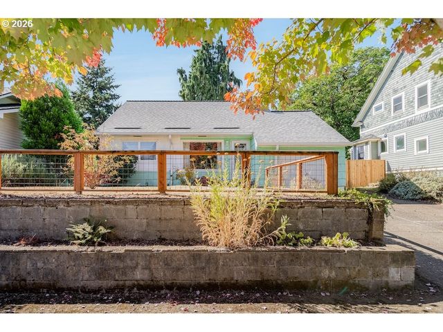 9534 N KELLOGG St, Portland, OR 97203