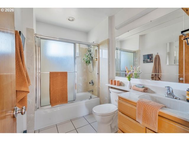 9534 N KELLOGG St, Portland, OR 97203