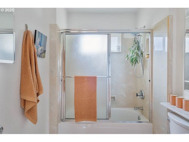 9534 N KELLOGG St, Portland, OR 97203