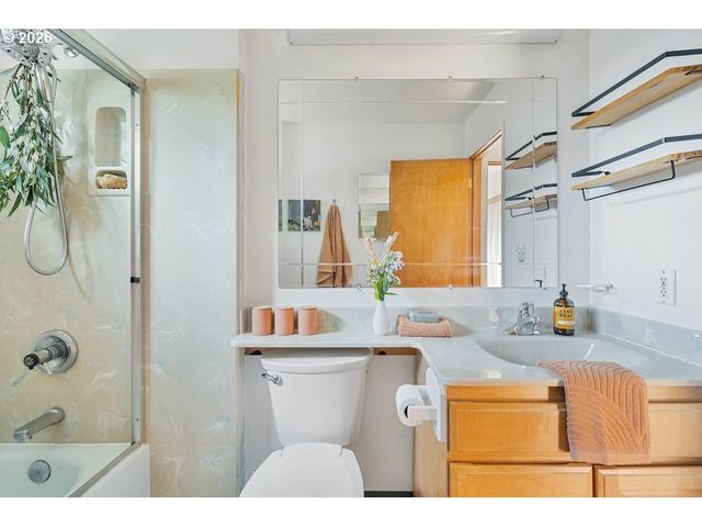 9534 N KELLOGG St, Portland, OR 97203