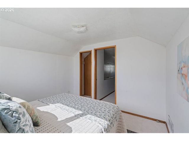 9534 N KELLOGG St, Portland, OR 97203