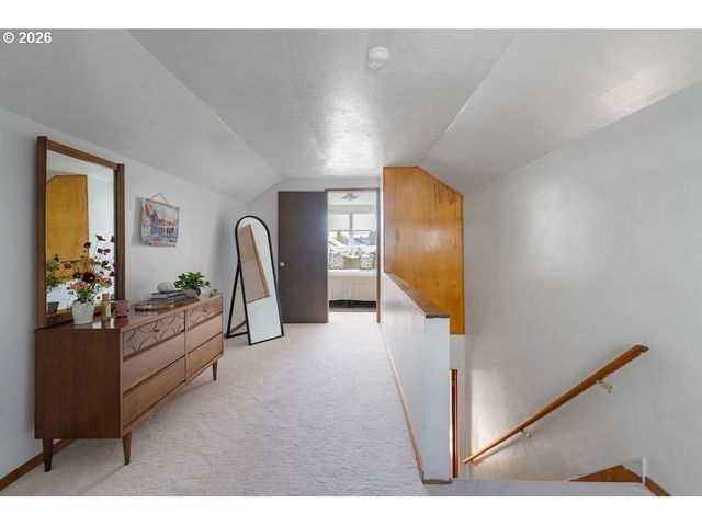 9534 N KELLOGG St, Portland, OR 97203