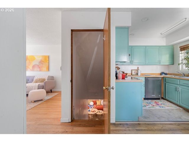 9534 N KELLOGG St, Portland, OR 97203
