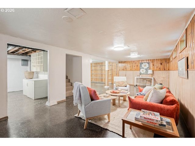 9534 N KELLOGG St, Portland, OR 97203