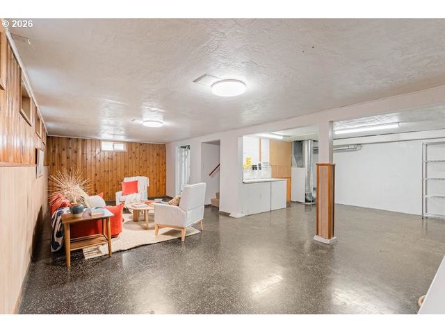 9534 N KELLOGG St, Portland, OR 97203