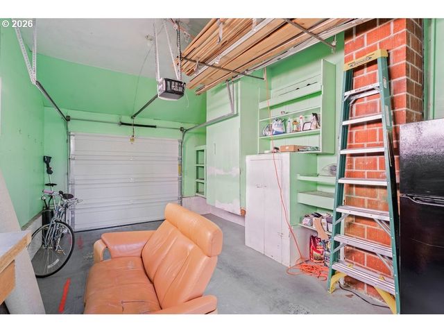 9534 N KELLOGG St, Portland, OR 97203