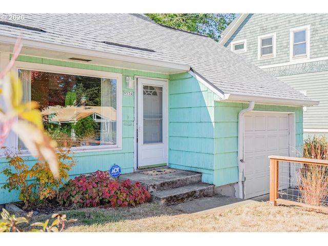 9534 N KELLOGG St, Portland, OR 97203