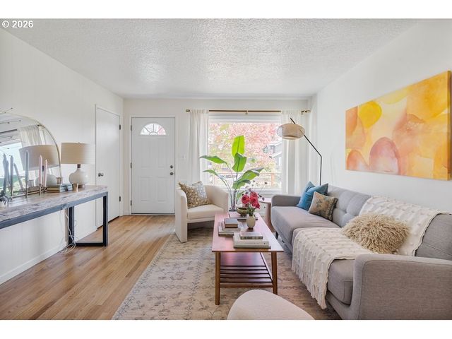 9534 N KELLOGG St, Portland, OR 97203