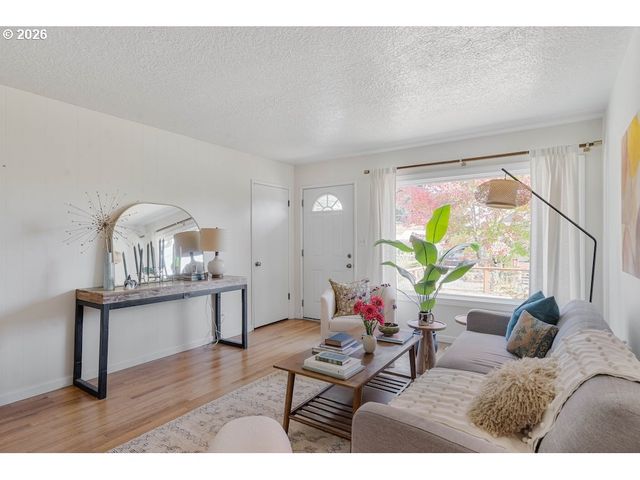 9534 N KELLOGG St, Portland, OR 97203