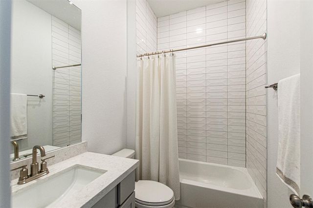 215 Milam Creek DR, Kyle, TX 78640