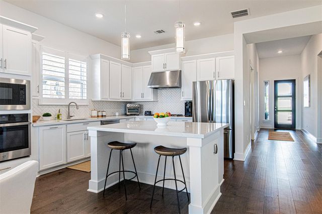 215 Milam Creek DR, Kyle, TX 78640