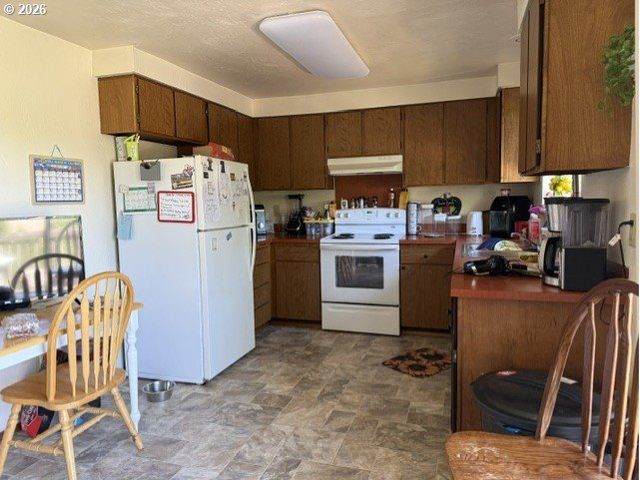 2829 APPLEWOOD Ln, Eugene, OR 97408