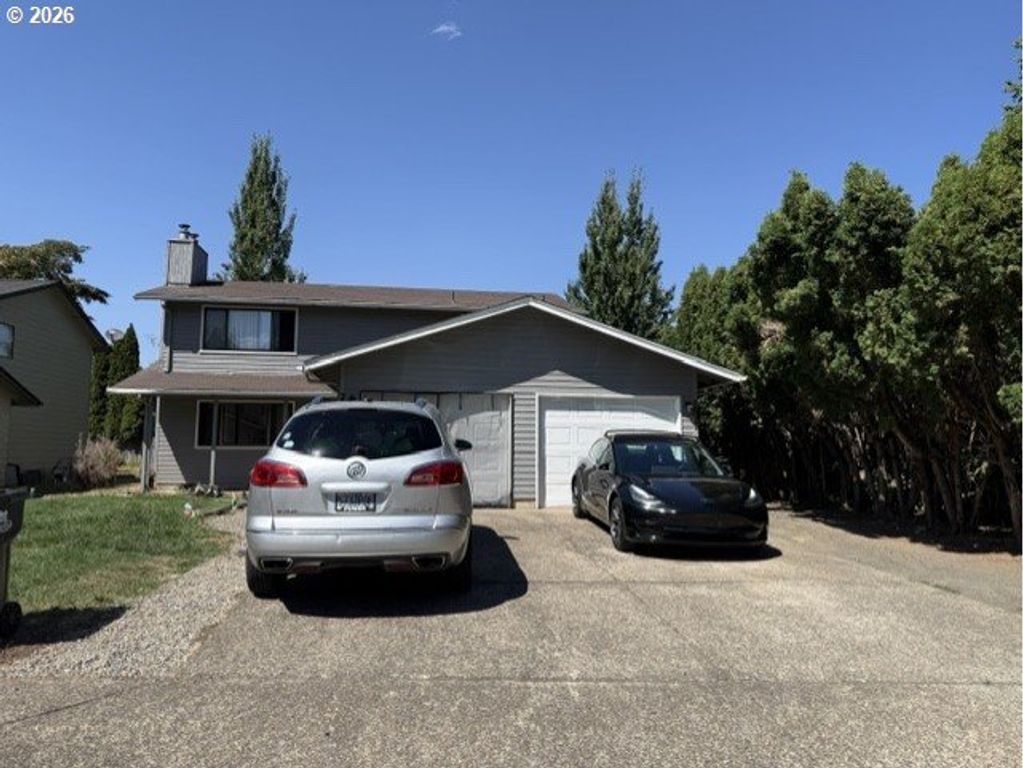2829 APPLEWOOD Ln, Eugene, OR 97408