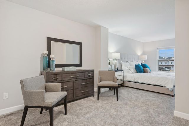 5327 Long Pointe Pass, Woodbury, MN 55129