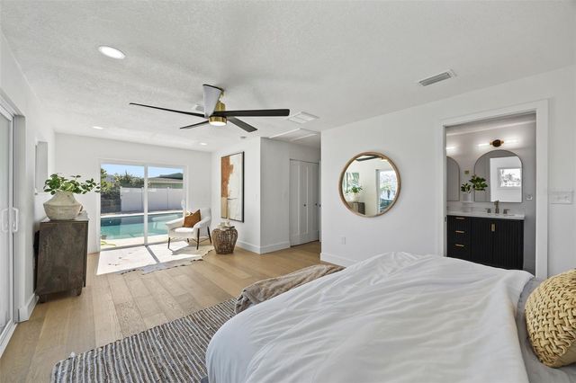 475 ISLAND WAY, Clearwater Beach, FL 33767