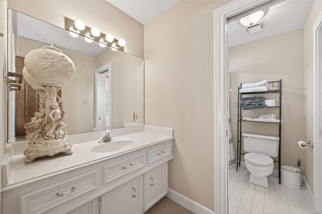 2203 Gleneagles Drive, League City, TX 77573