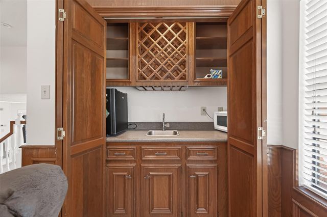 2203 Gleneagles Drive, League City, TX 77573