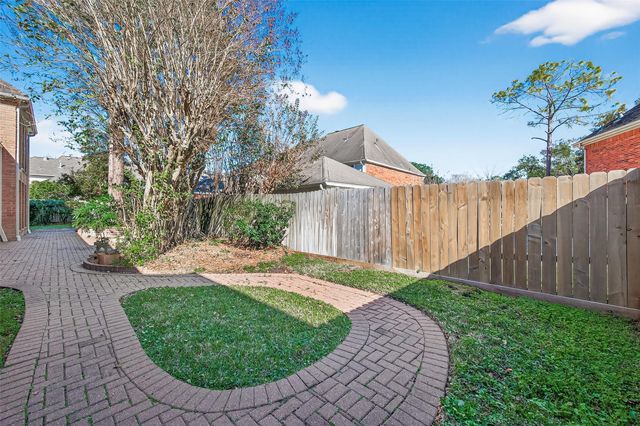 2203 Gleneagles Drive, League City, TX 77573