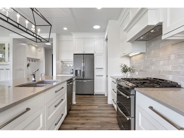 30312 Ne SUNSET FALLS Rd, Yacolt, WA 98675