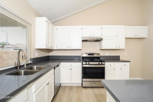 1204 Donatello Street, Lancaster, CA 93535