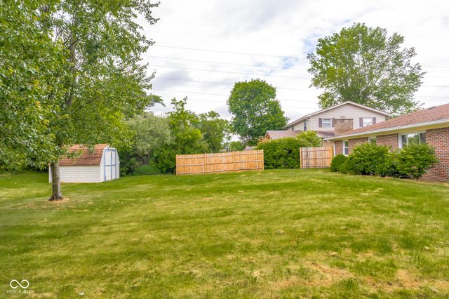 4730 Woodcrest Drive, Columbus, IN 47203